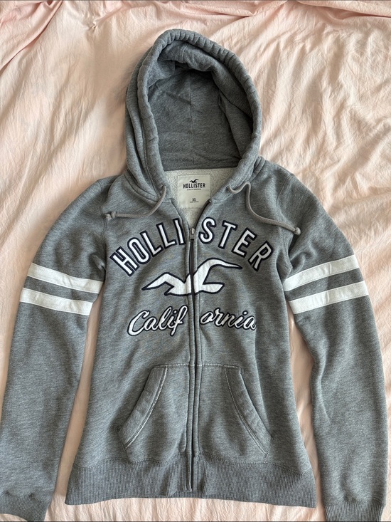 Hollister Tops - Y2K vintage gray and white Hollister zip up hoodie